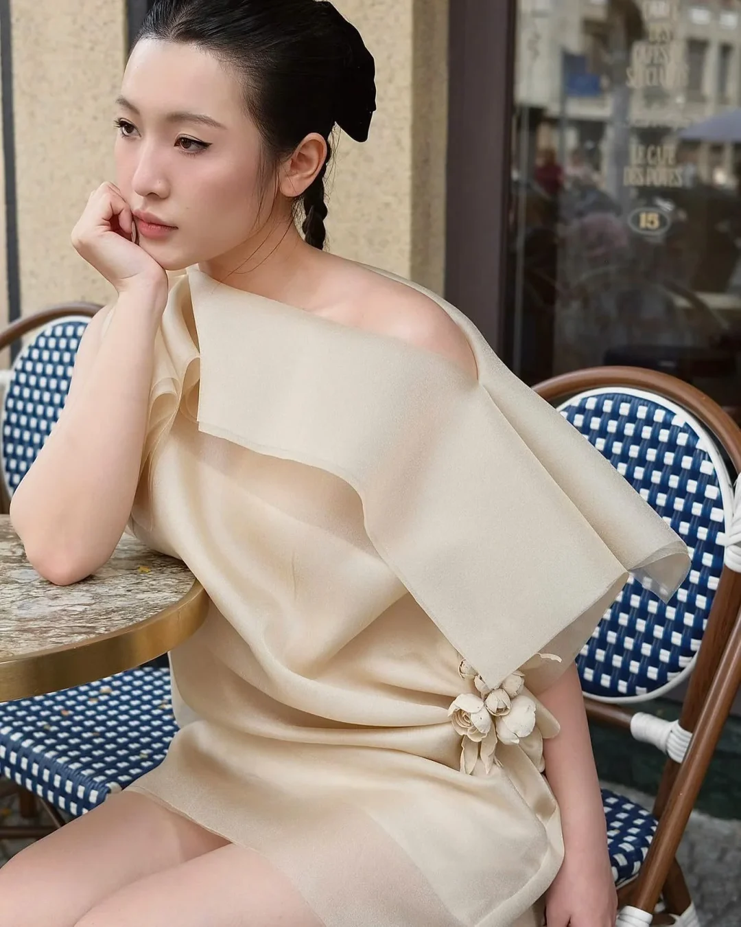 Photo 1 of Váy tiệc lụa kem trễ vai H2B