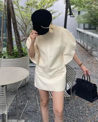 Photo 3 of Đầm suông tay phồng linen kem H2B