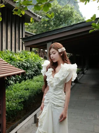 Ảnh 4 của Đầm maxi trắng bèo nhún nữ tính