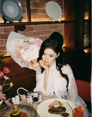 Ảnh 4 của Áo blouse ren trắng Karine Cjoy