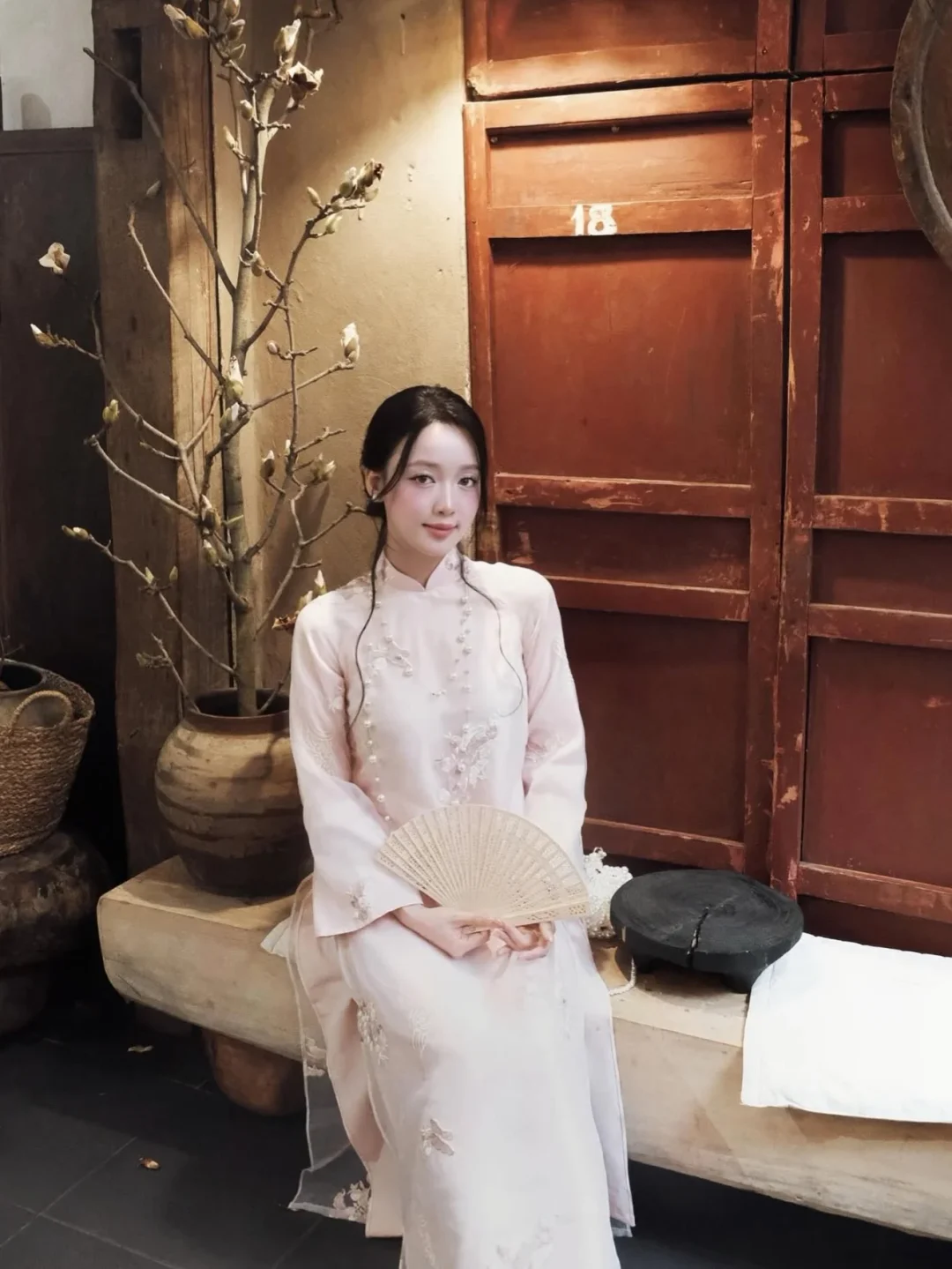 Ảnh 2 của Áo dài tơ thêu hồng Ngọc Vân Rozzy