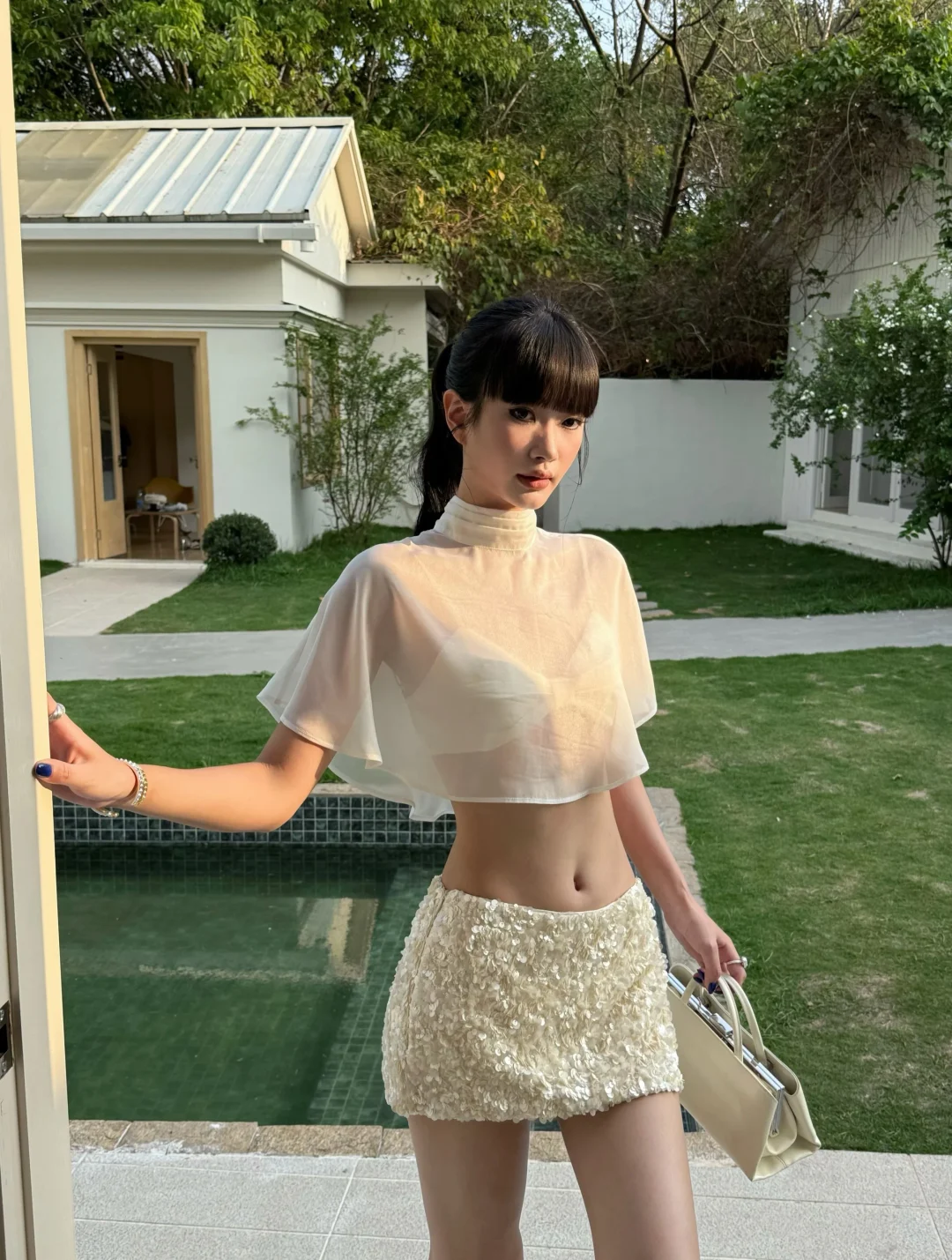 Photo 2 of Set váy sequin kèm cape Venuie nữ
