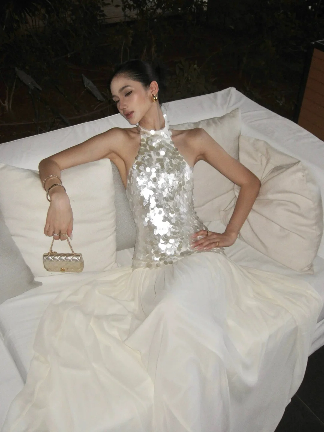 Ảnh 5 của Đầm sequin cổ yếm trắng kem Rovente