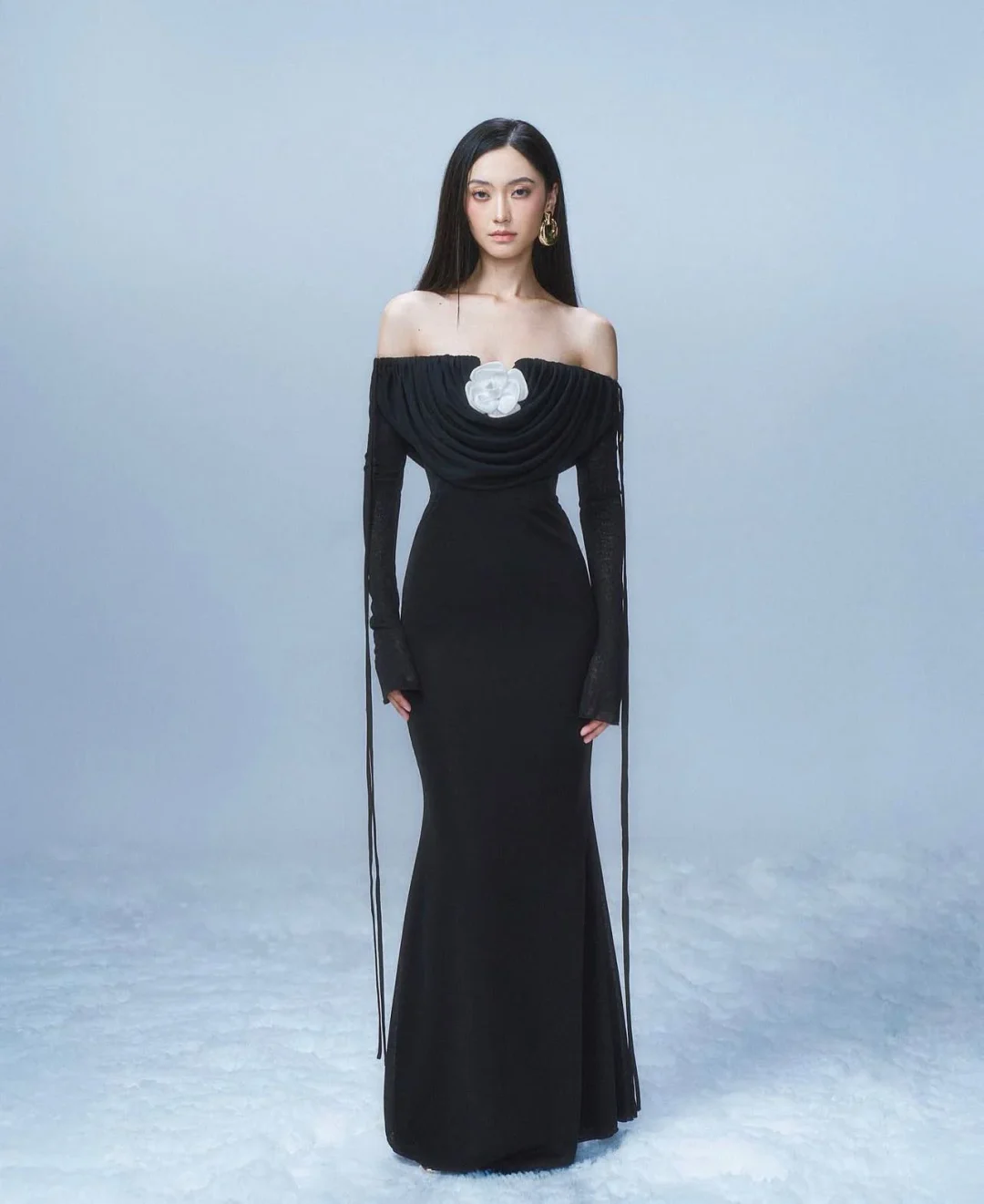 Photo 1 of Váy maxi đen trễ vai Oia Studios Pamela