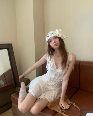 Ảnh 1 của Váy ngắn ren trắng Sassy Dress Trissy