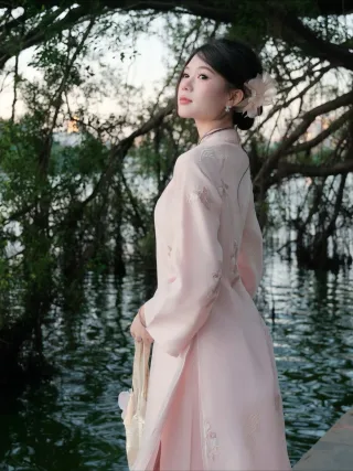 Ảnh 4 của Áo dài tơ thêu Ngọc Vân hồng pastel