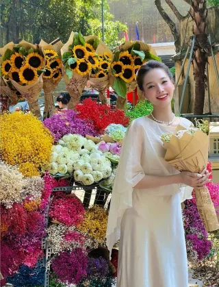 Ảnh 4 của Váy lụa trắng SK0006 tay loe nữ