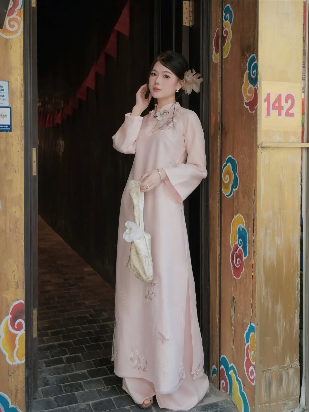 Ảnh 5 của Áo dài tơ thêu Ngọc Vân hồng pastel
