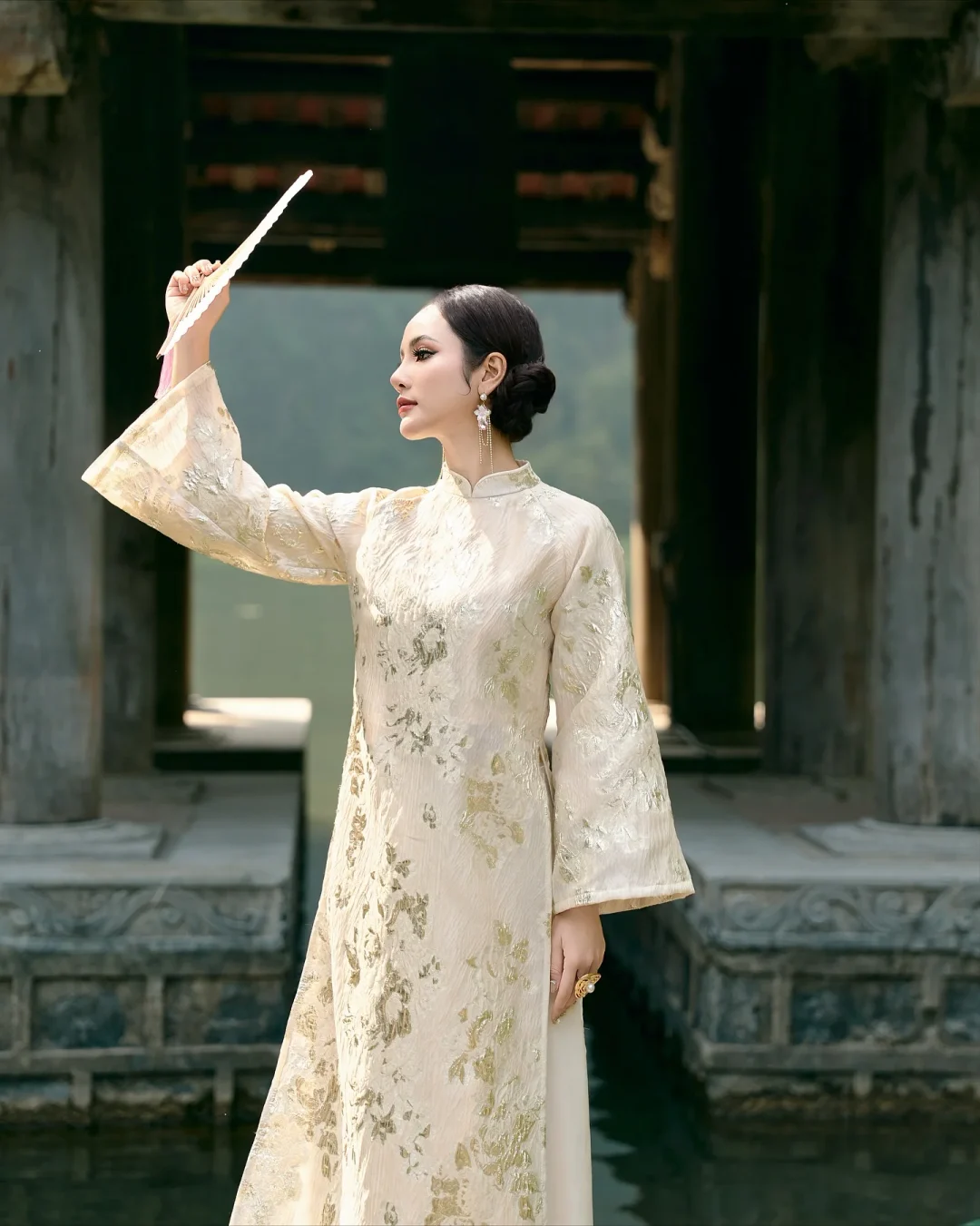 Photo 7 of Áo dài lụa thêu hoa kem nữ Kim DK0014