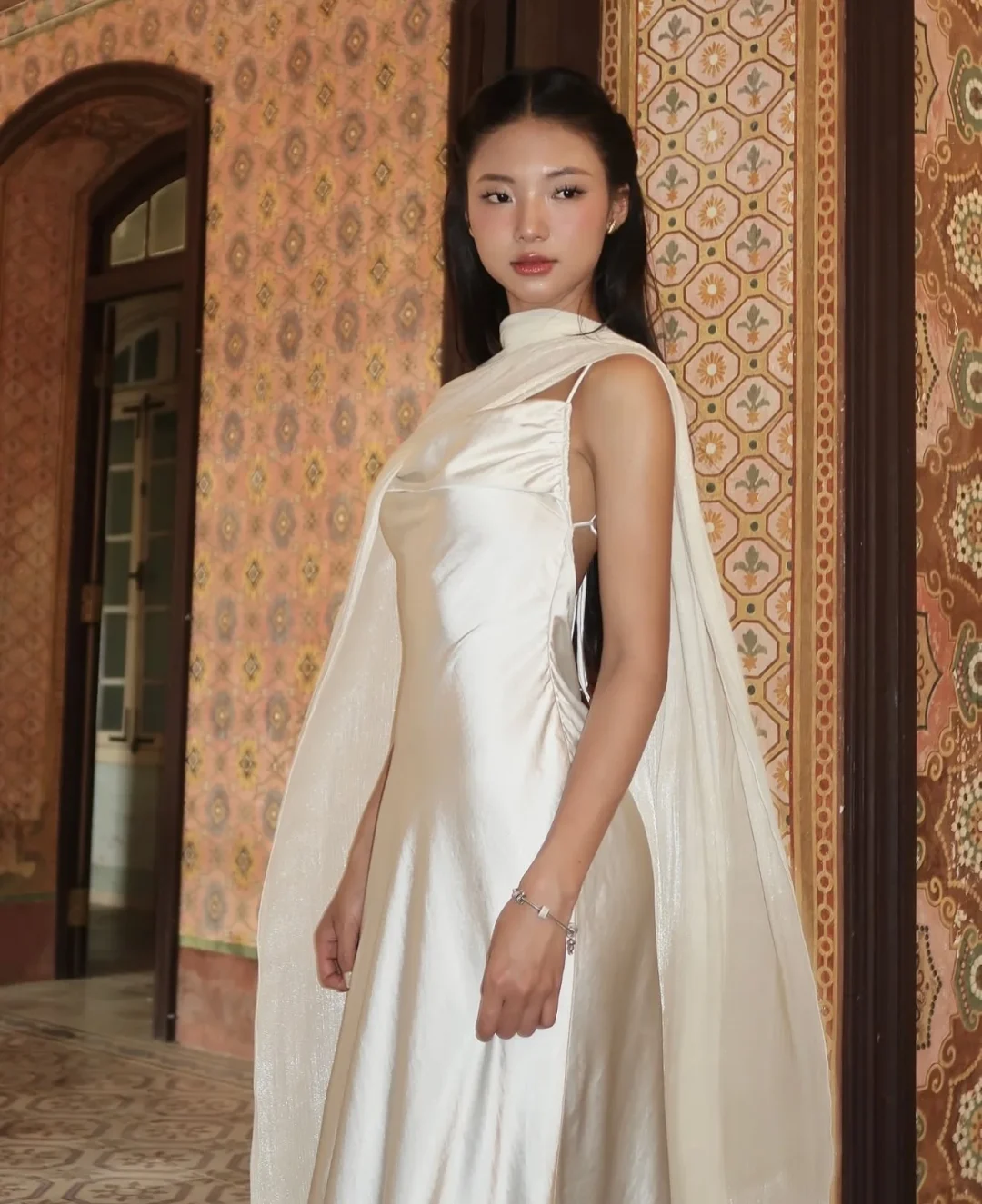 Ảnh 6 của Váy dạ hội satin lụa kem Hera Juliet