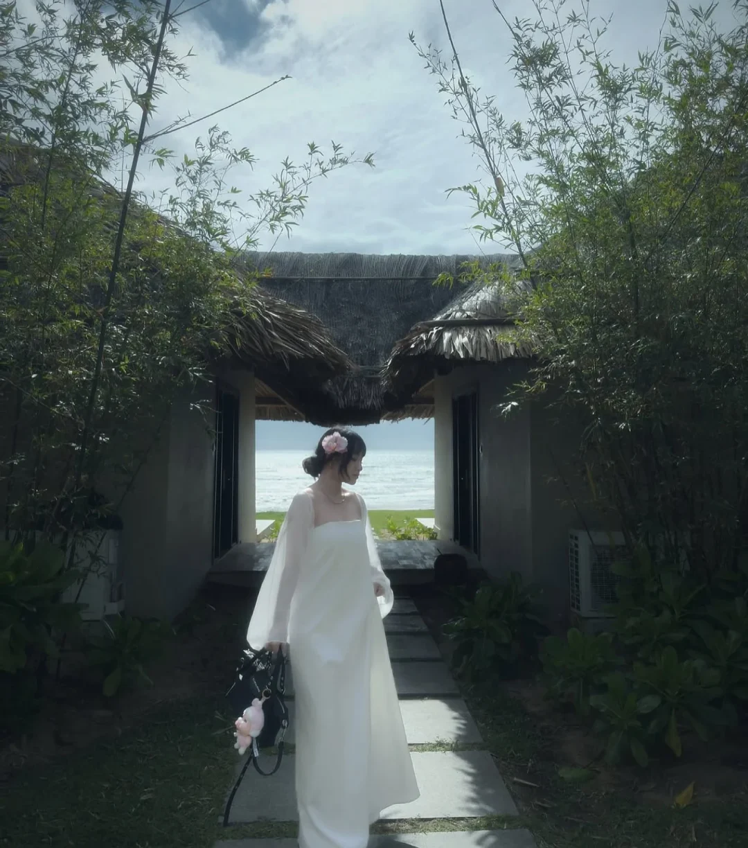 Photo 9 of Váy Leila trắng trễ vai WeWear