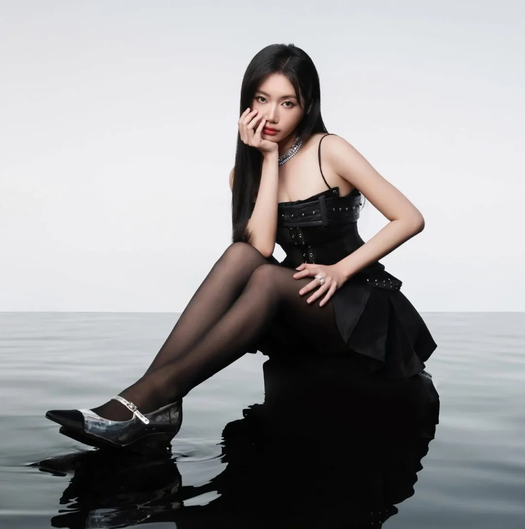 Photo 3 of Váy corset mini đen Evil Dress Jirene