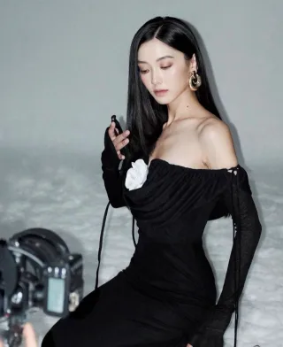 Photo 2 of Váy maxi đen trễ vai Oia Studios Pamela