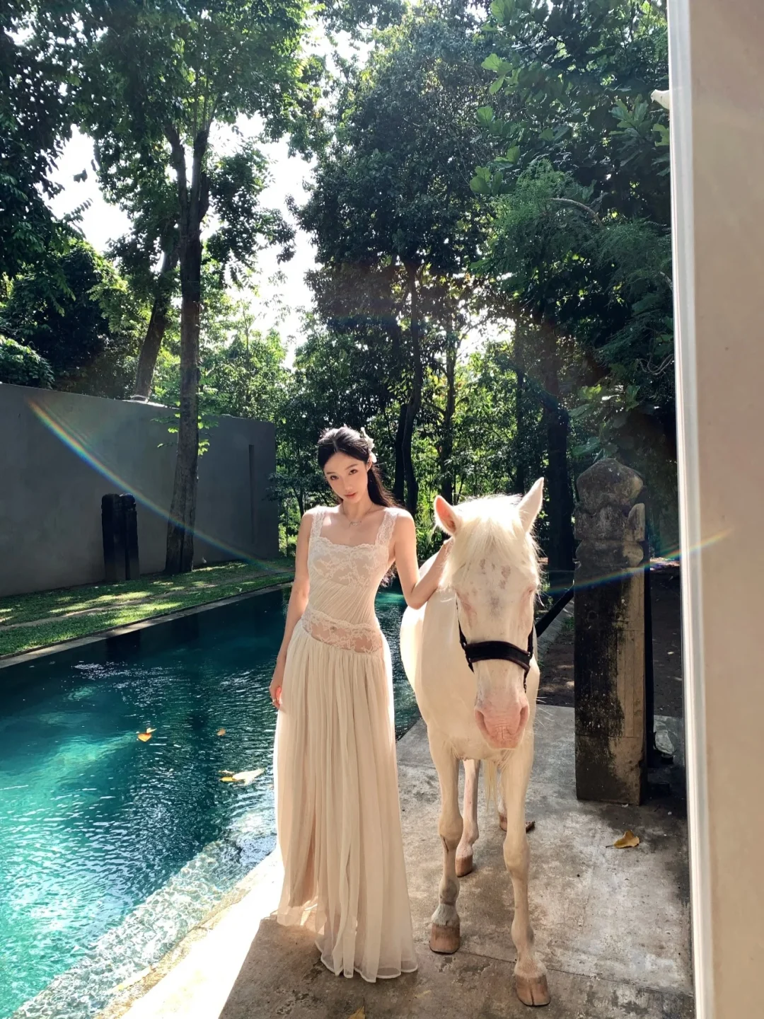 Photo 1 of Đầm maxi trắng ren hở lưng Lattitude