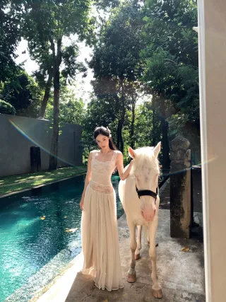 Photo 1 of Đầm maxi trắng ren hở lưng Lattitude