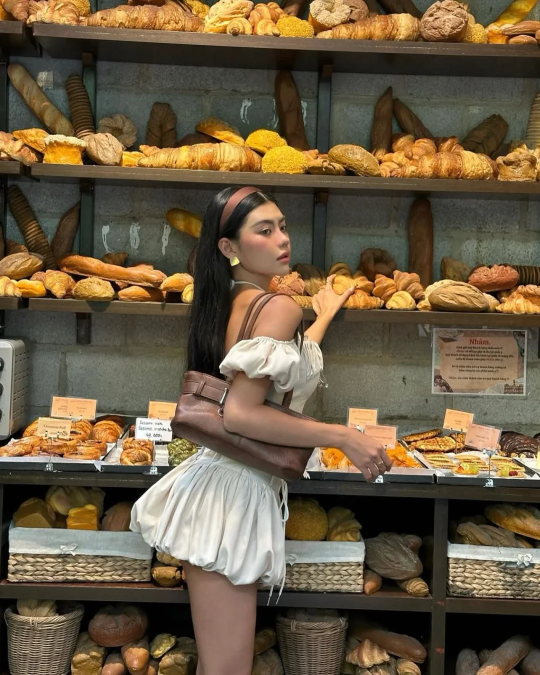 Photo 5 of Set áo váy trễ vai trắng Vivian Cera