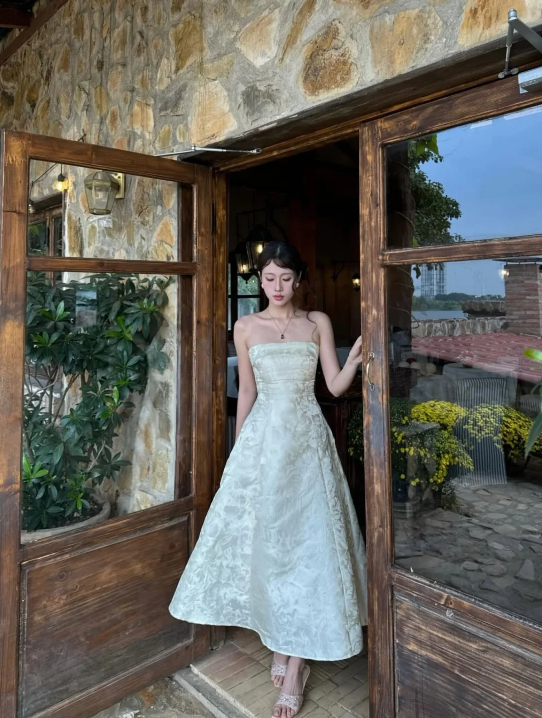 Ảnh 7 của Đầm cưới strapless satin Diana Dress vàng