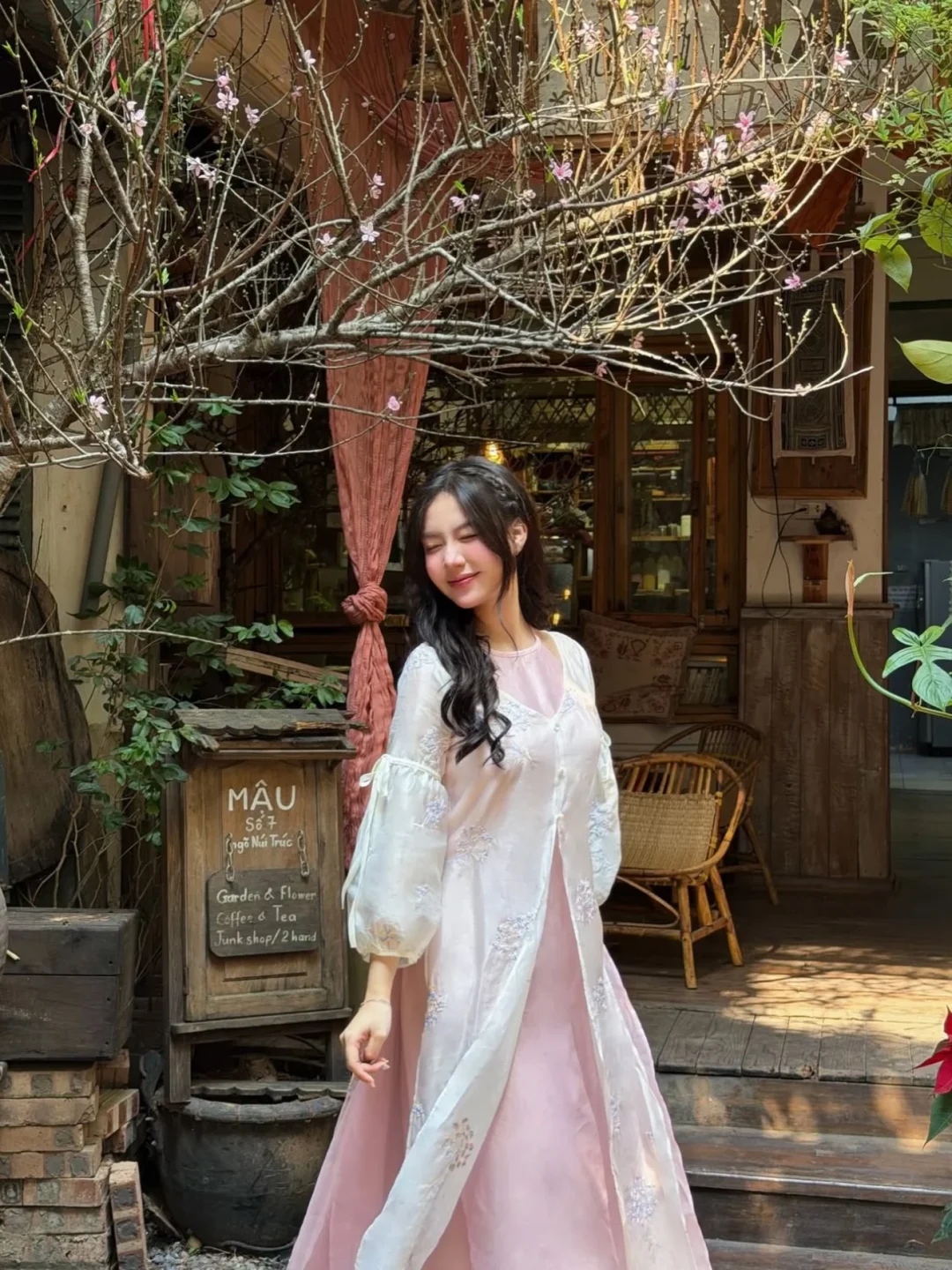 Photo 5 of Áo dài yếm hồng thêu hoa Lollie Studio