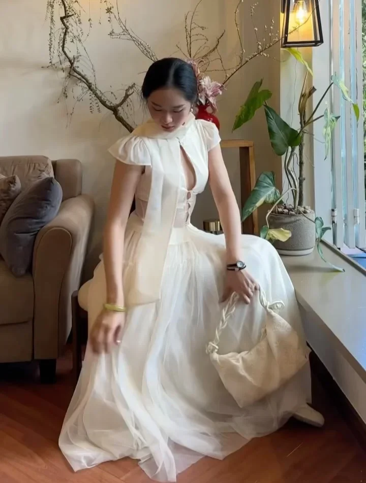 Ảnh 5 của Set áo voan tay phồng và chân váy lưới trắng