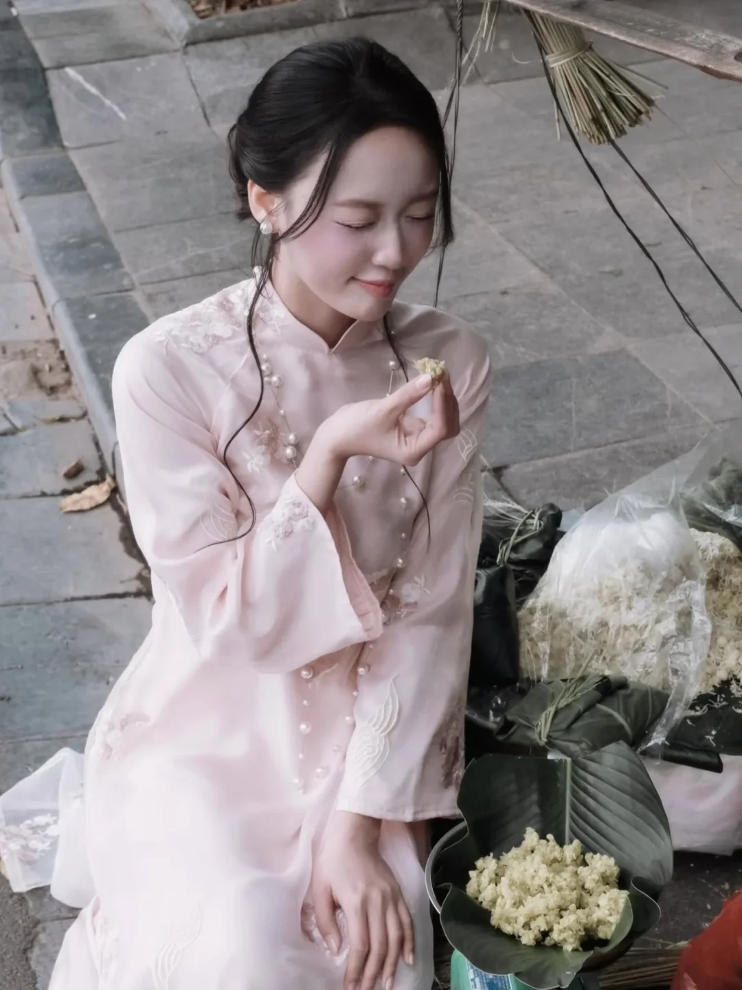 Ảnh 5 của Áo dài tơ thêu hồng Ngọc Vân Rozzy