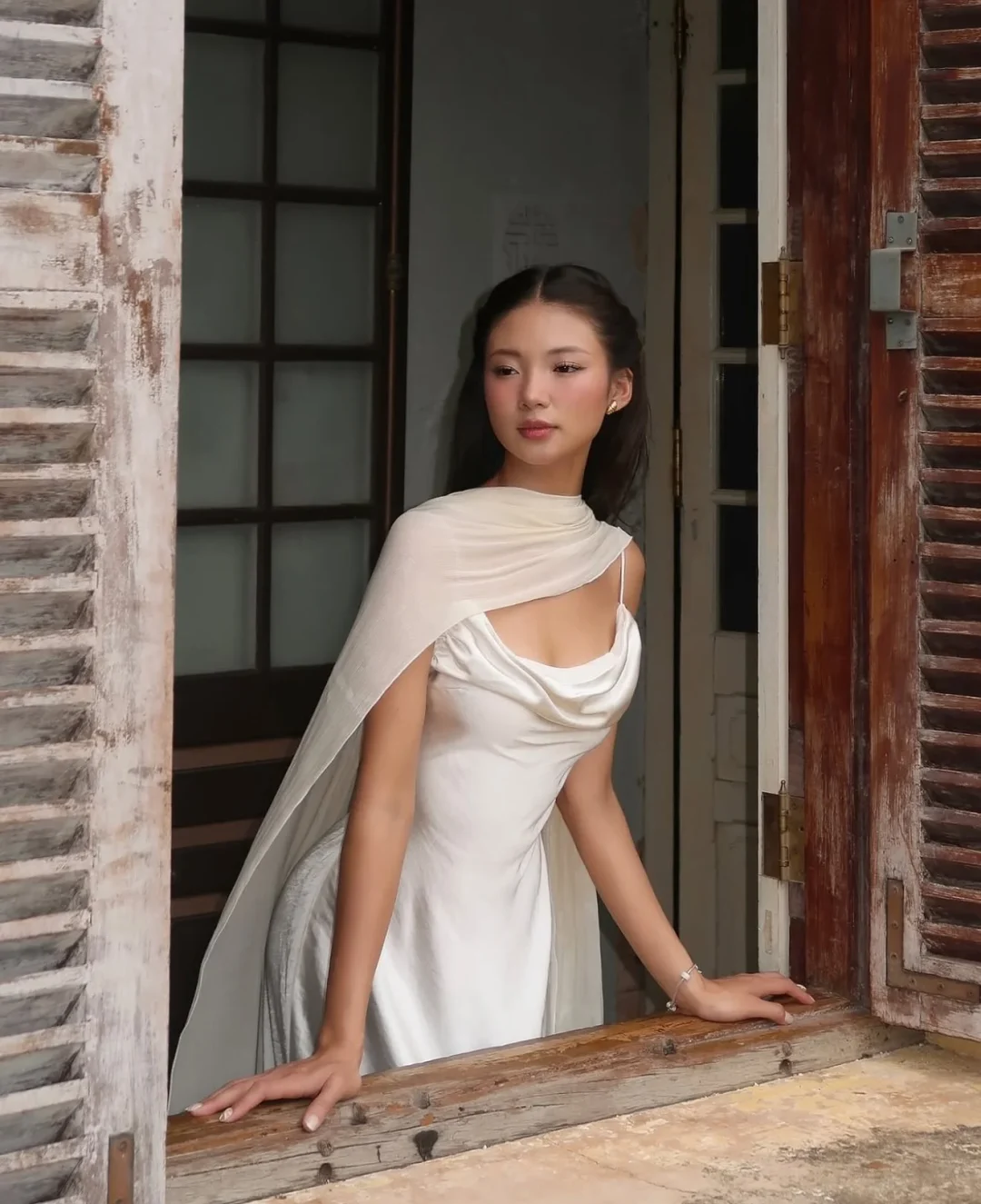 Ảnh 5 của Váy dạ hội satin lụa kem Hera Juliet
