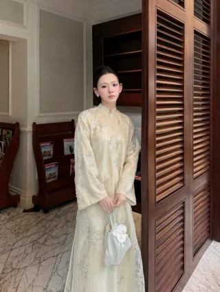 Photo 1 of Áo dài gấm ivory thêu nổi nữ