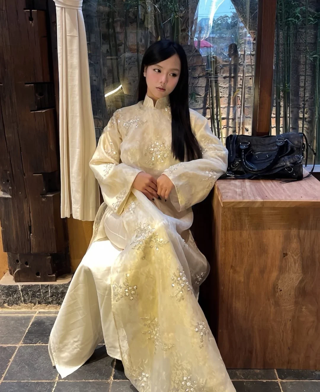 Photo 7 of Áo dài gấm ivory thêu nổi Hiin Design