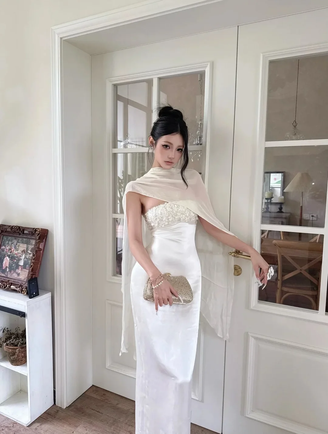 Photo 7 of Váy lụa kem đính sequin quấn khăn