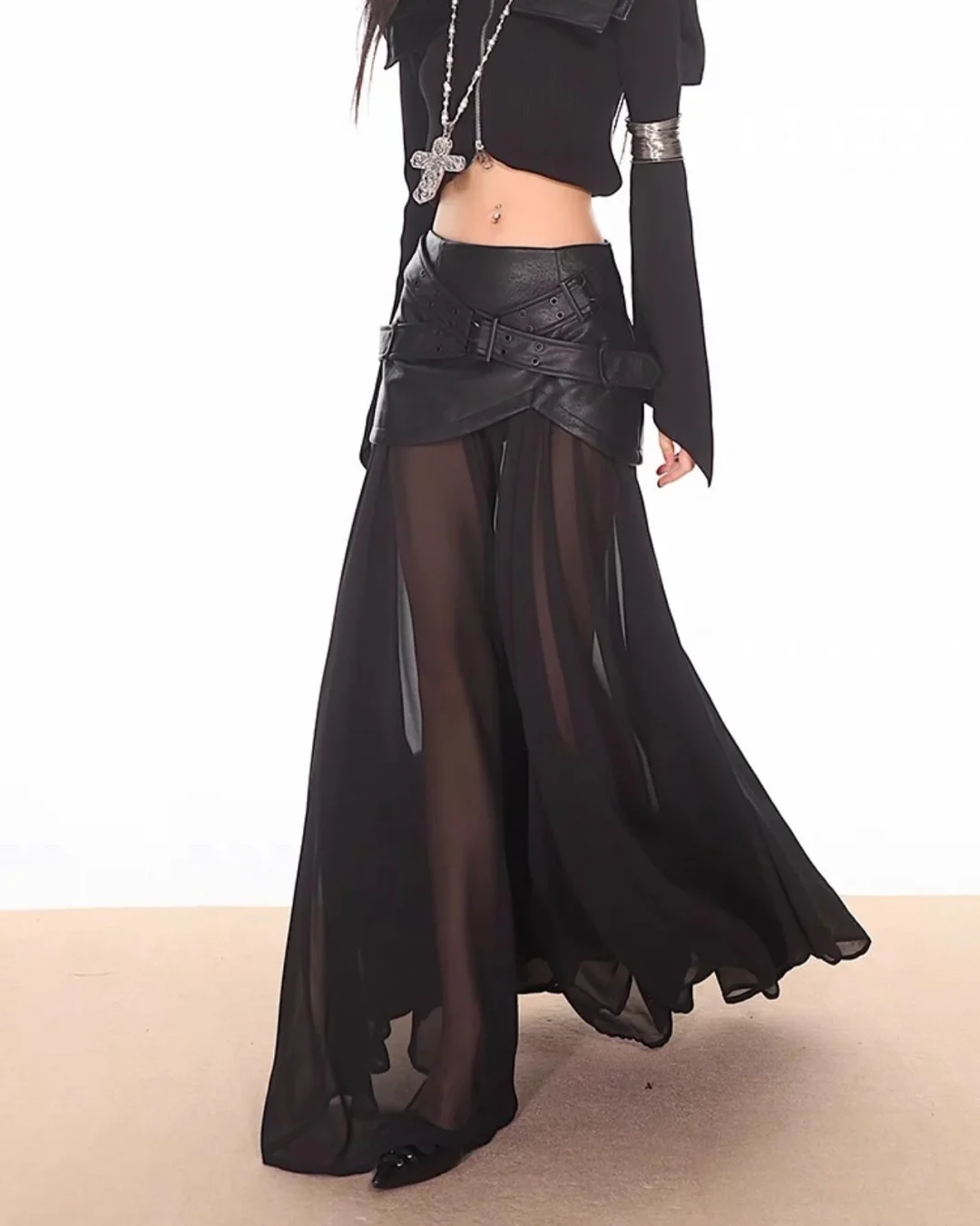 Photo 5 of Set áo dệt kim da và váy lưới gothic nữ