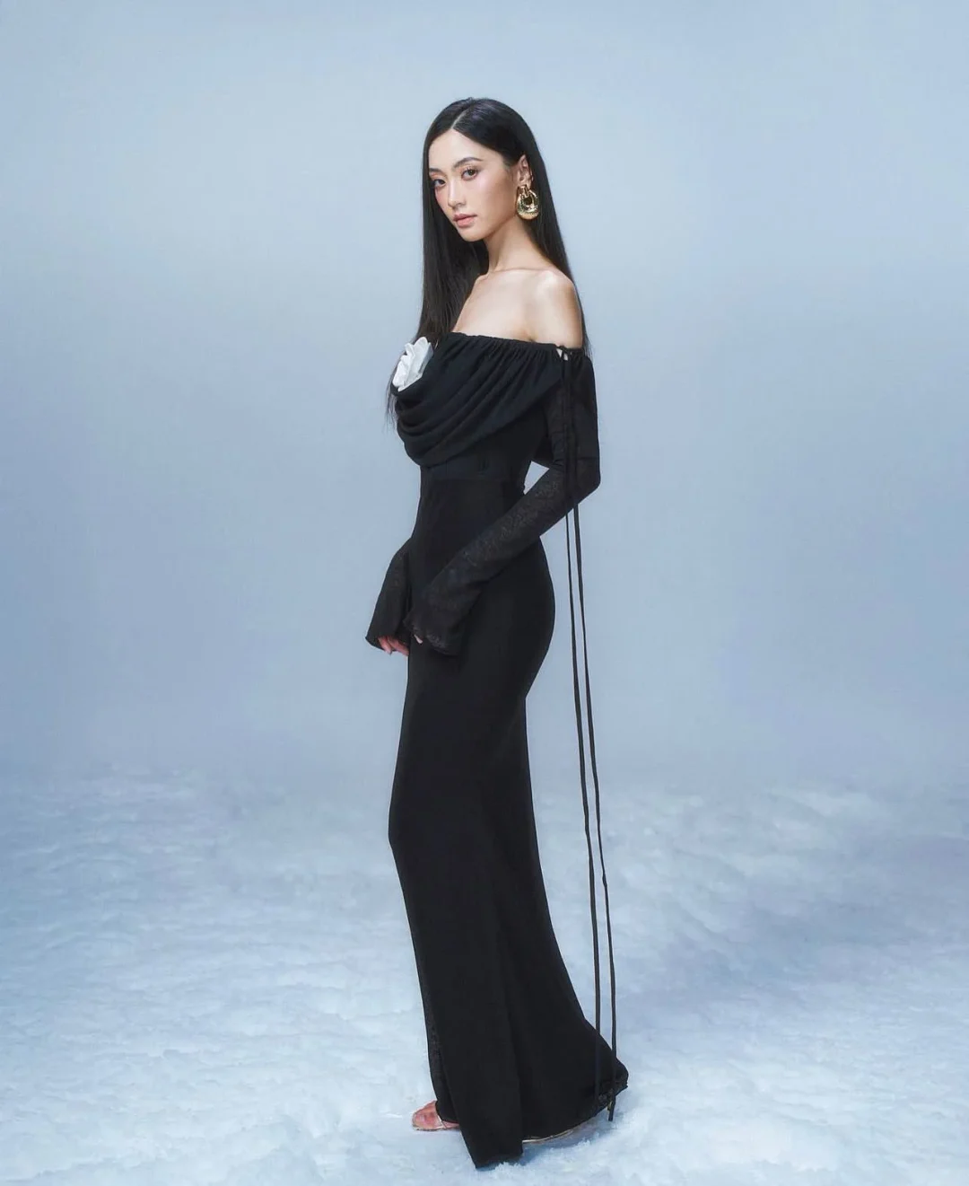 Photo 5 of Váy maxi đen trễ vai Oia Studios Pamela