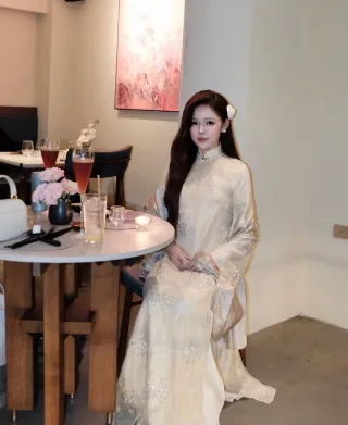 Photo 1 of Áo dài gấm ivory thêu nổi Hiin Design