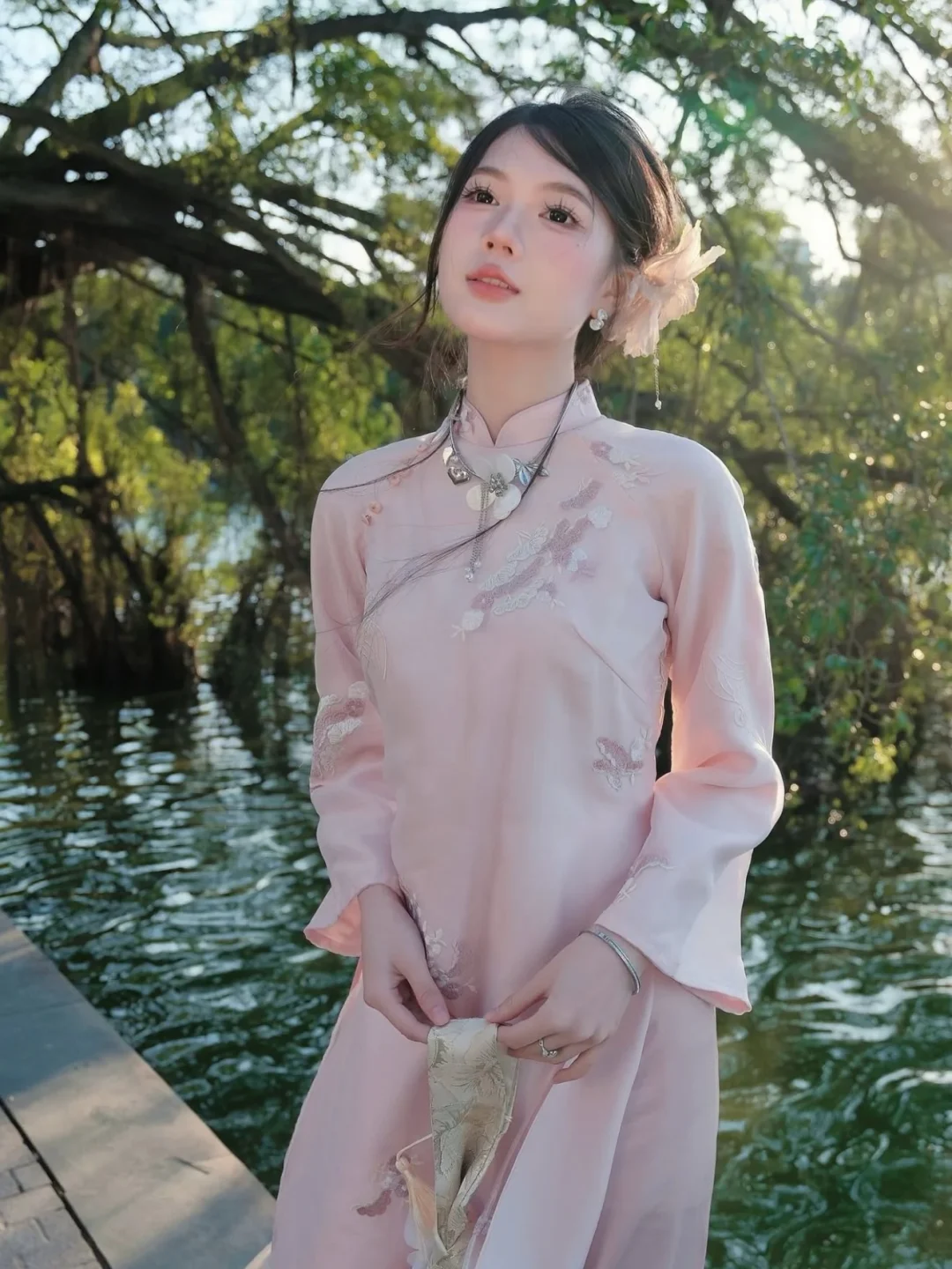 Ảnh 3 của Áo dài tơ thêu Ngọc Vân hồng pastel