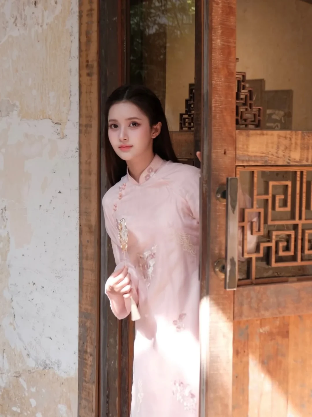 Ảnh 9 của Áo dài tơ thêu hồng Ngọc Vân Rozzy