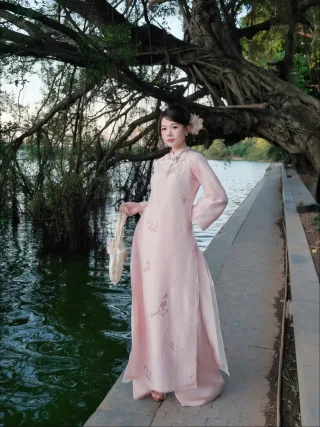 Ảnh 2 của Áo dài tơ thêu Ngọc Vân hồng pastel