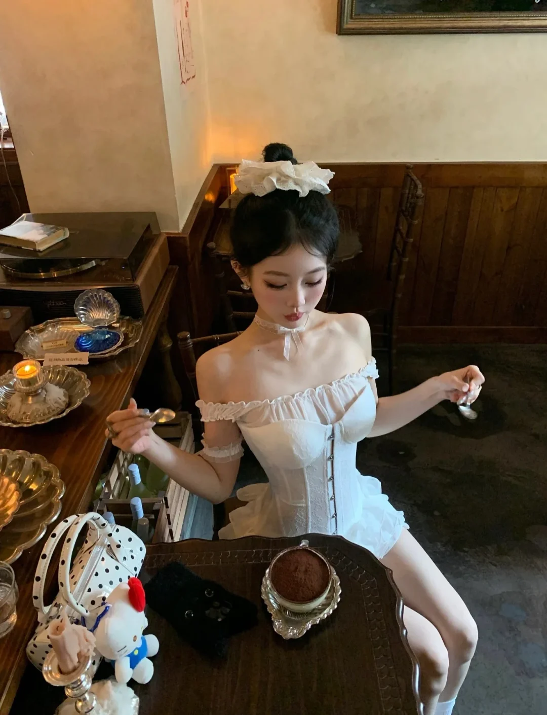Ảnh 2 của Set áo corset ren trắng Million Lotus