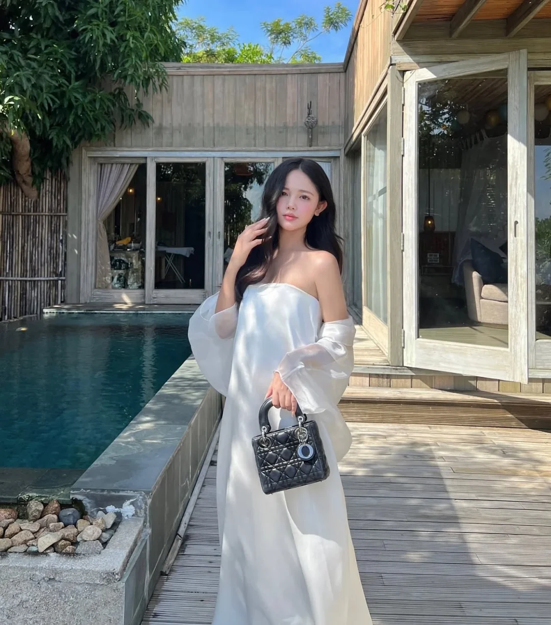 Photo 1 of Váy Leila trắng trễ vai WeWear