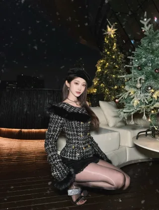 Ảnh 1 của Set áo khoác tweed đen lệch vai và váy ngắn
