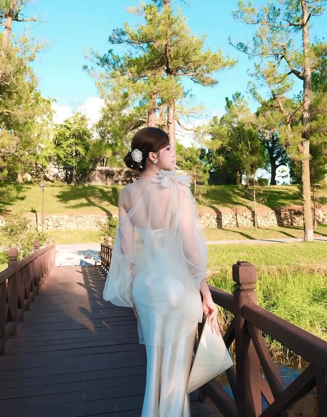 Photo 5 of Đầm Iris DK0011 satin trắng kem dạ hội