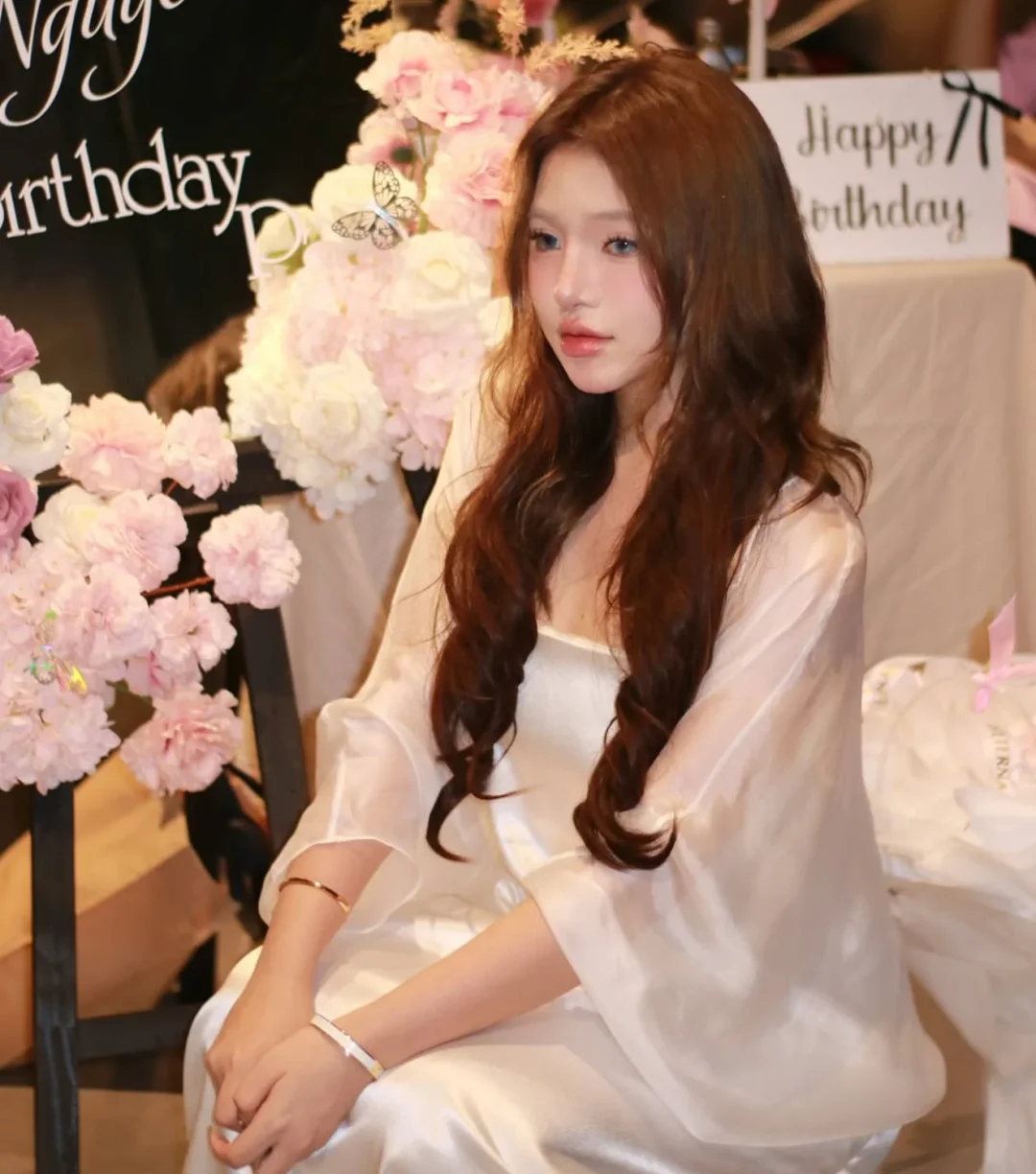 Photo 5 of Váy Leila trắng trễ vai WeWear