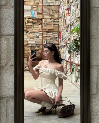 Photo 2 of Set áo váy trễ vai trắng Vivian Cera