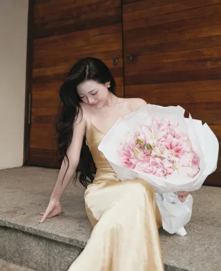 Ảnh 3 của Đầm lụa vàng dài hai dây sang trọng