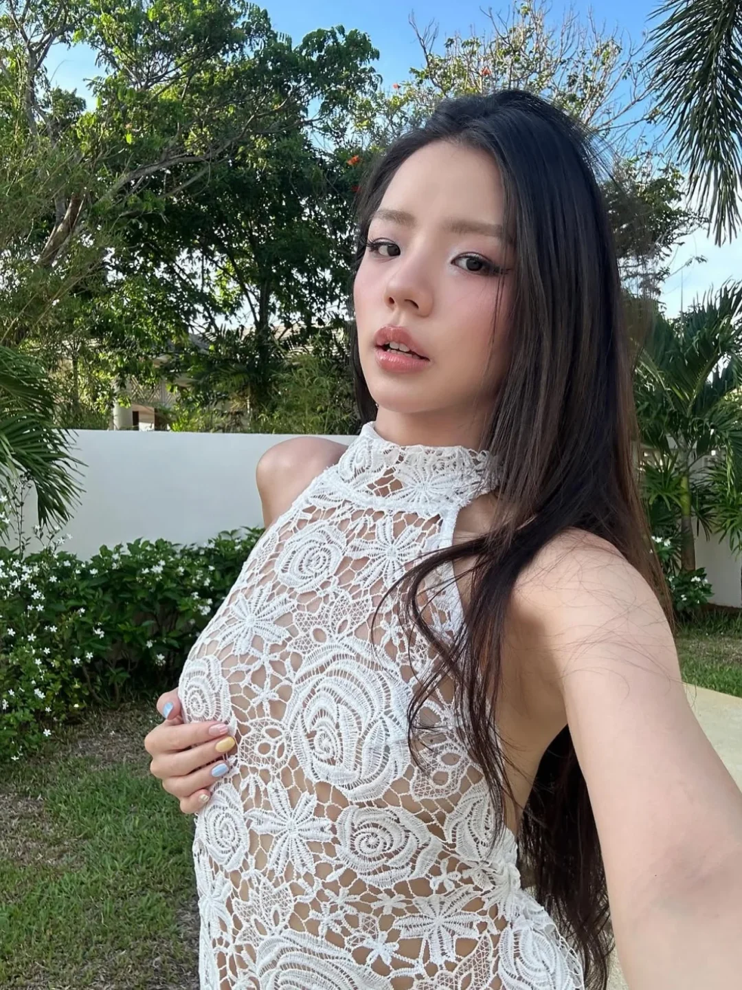Photo 9 of Váy ren trắng dài một vai Vera