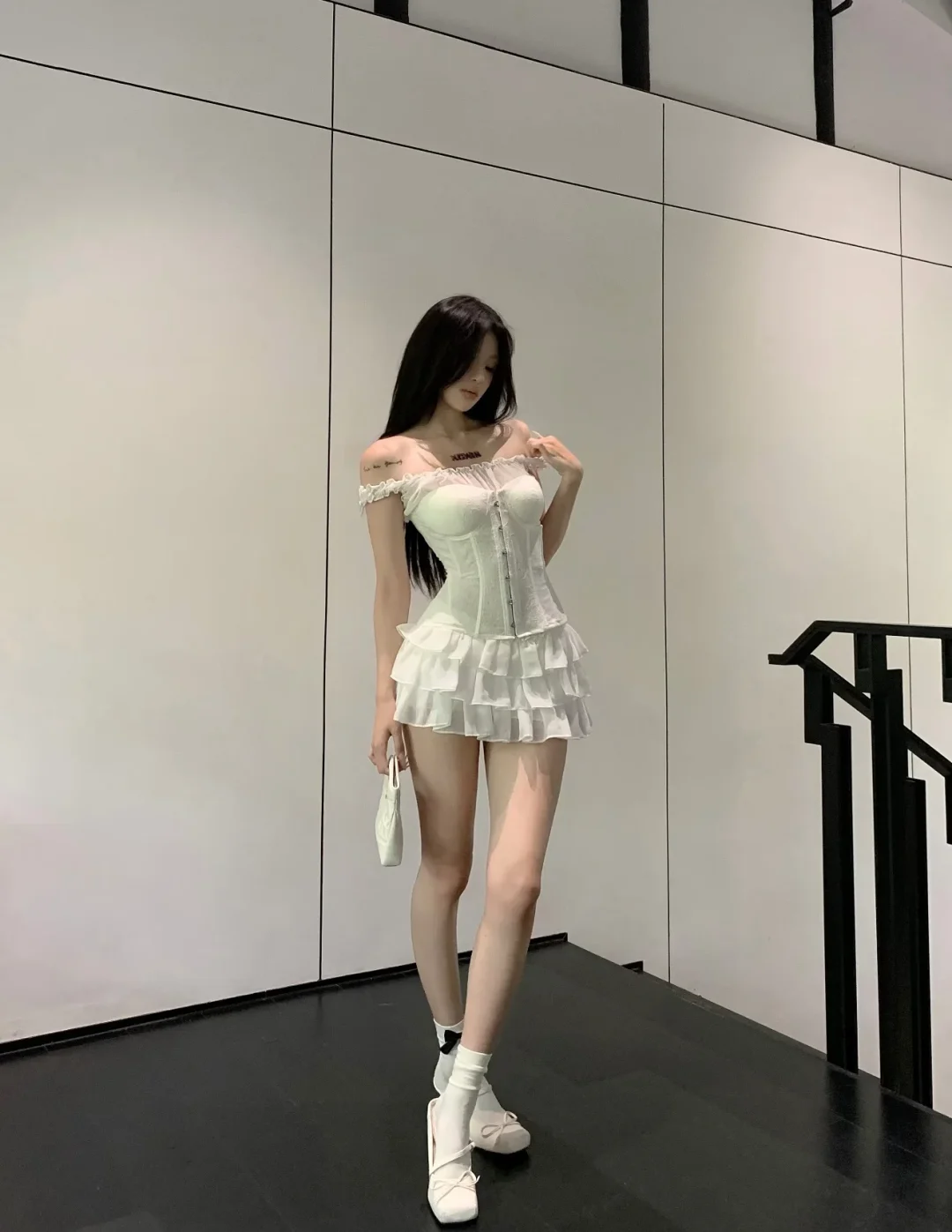 Photo 5 of Set áo corset chân váy trắng Million Lotus