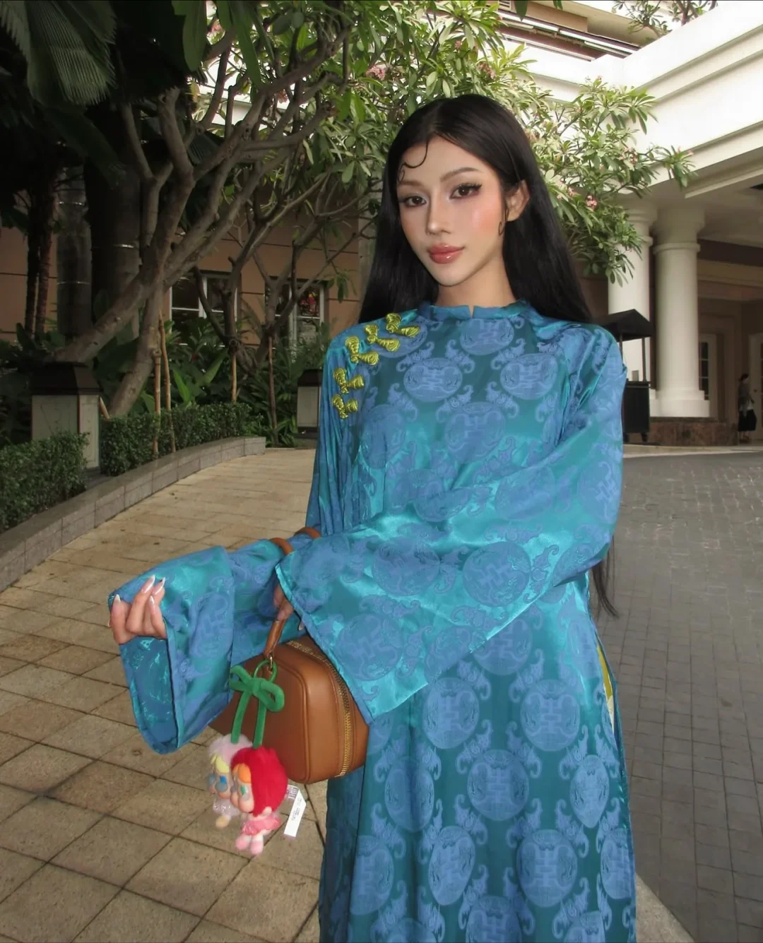 Photo 7 of Áo dài nữ xanh dương Mãn Anh Đường thêu rồng mây