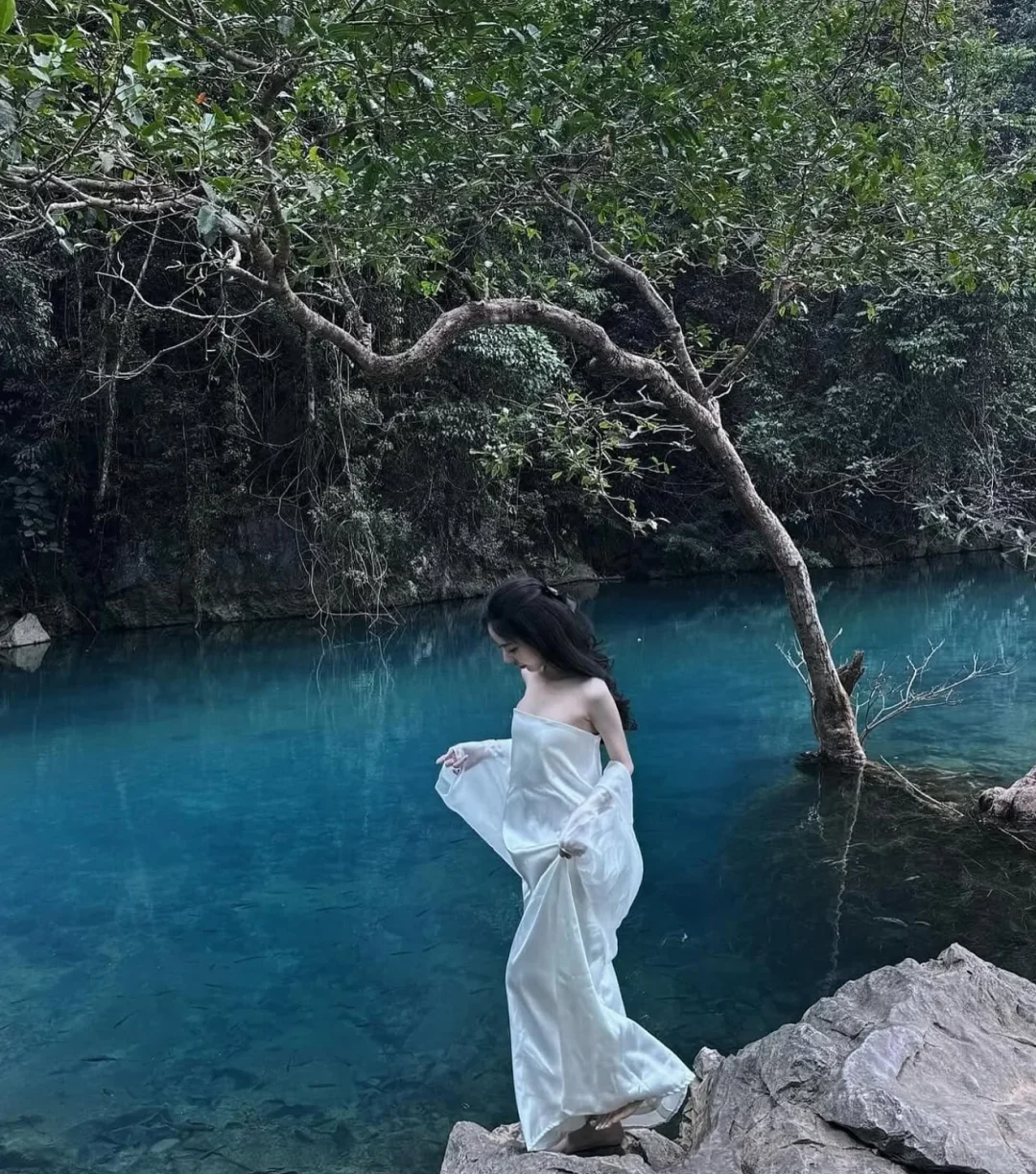 Photo 8 of Váy Leila trắng trễ vai WeWear
