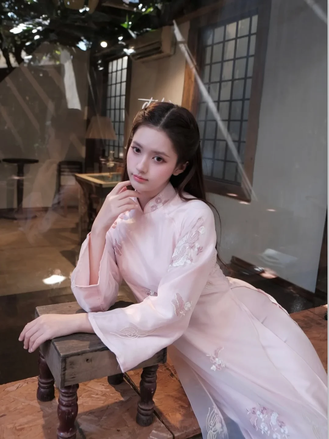 Ảnh 8 của Áo dài tơ thêu hồng Ngọc Vân Rozzy