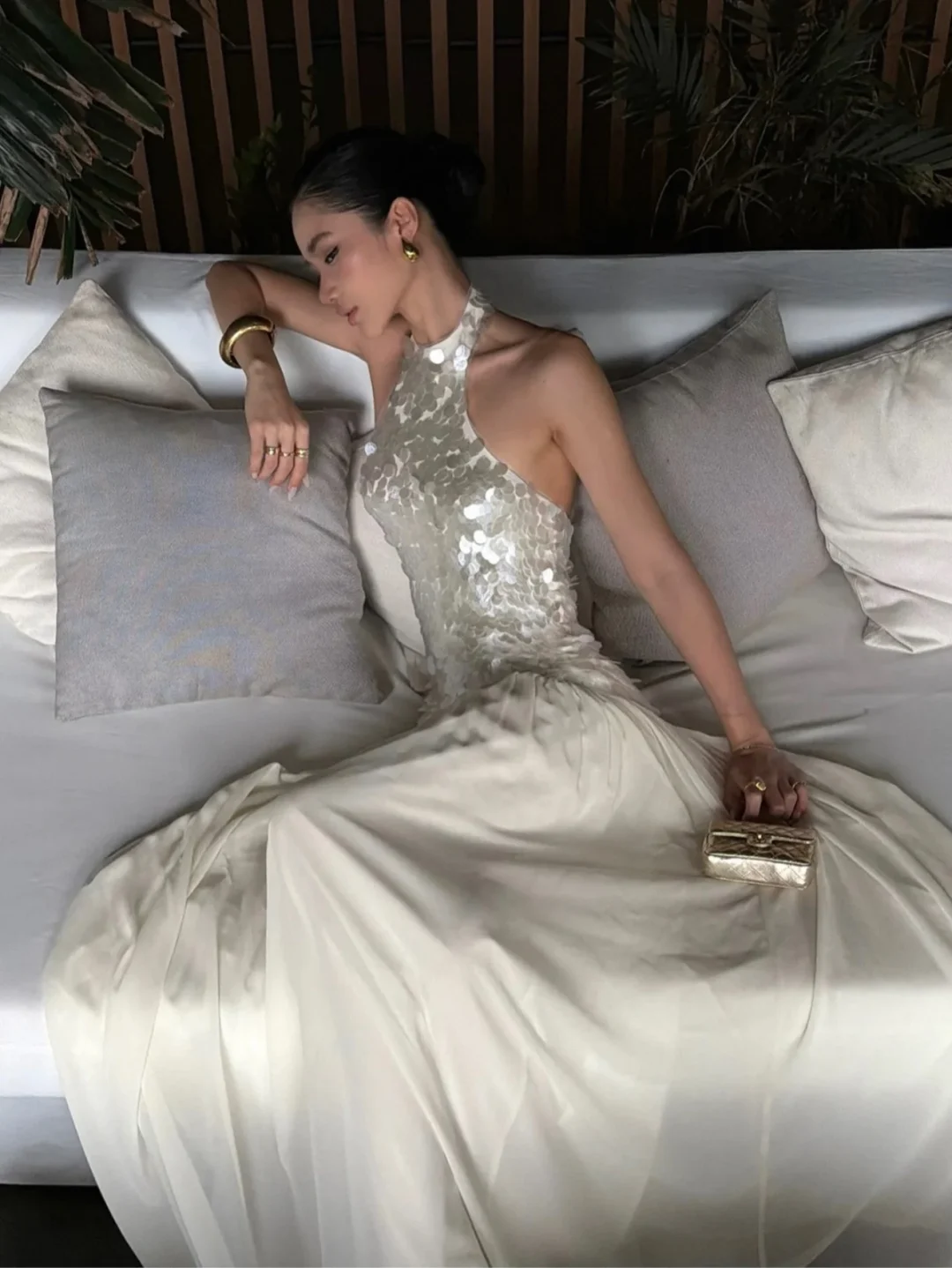 Ảnh 6 của Đầm sequin cổ yếm trắng kem Rovente