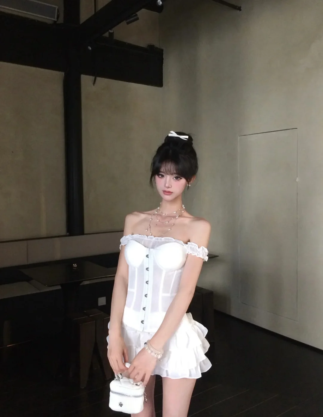 Photo 7 of Set áo corset chân váy trắng Million Lotus
