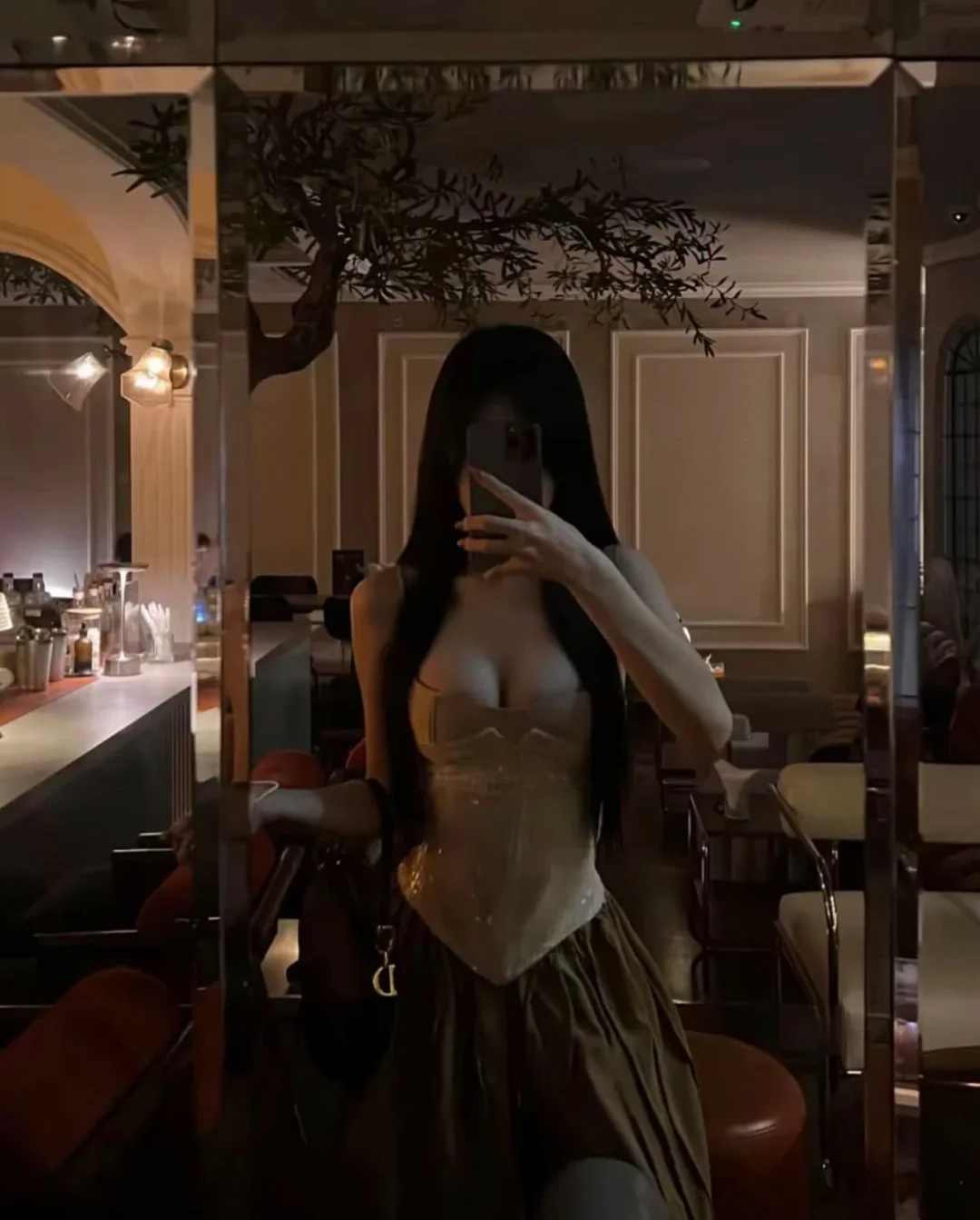 Photo 8 of Set Corset Lấp Lánh Be Kèm Quần Ống Rộng Nâu