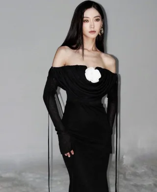 Photo 3 of Váy maxi đen trễ vai Oia Studios Pamela